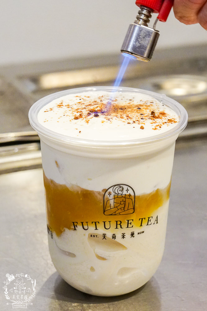 高雄[芙奇茶苑]新推超透心涼的夢幻西瓜飲品!人氣飲品一年創下5萬杯的銷售佳績!獨特的豆乳豆花配飲料人氣必點!