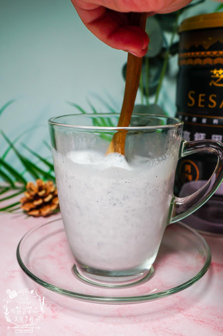 [芝初高鈣黑芝麻粉]全台首支iTi一星的高鈣黑芝麻粉!100%純黑芝麻粉細緻不結塊8倍細 才GO健康！