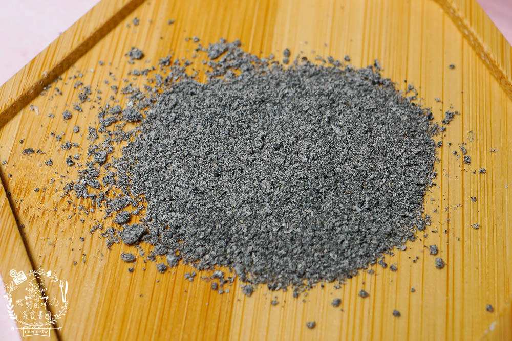 [芝初高鈣黑芝麻粉]全台首支iTi一星的高鈣黑芝麻粉!100%純黑芝麻粉細緻不結塊8倍細 才GO健康！