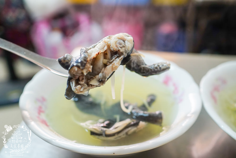 高雄[花枝鱔魚意麵]鳳山居然也有很補的美味田雞湯?鱔魚意麵更是強力主打!20年老店饕客口碑推薦!