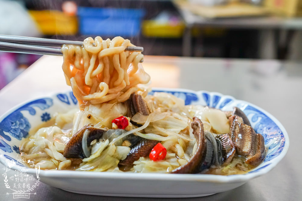 高雄[花枝鱔魚意麵]鳳山居然也有很補的美味田雞湯?鱔魚意麵更是強力主打!20年老店饕客口碑推薦!