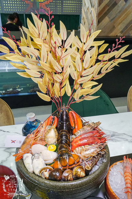 高雄[花花世界鍋物]超殺!滿6000送2000?絕美夢幻的南洋風裝潢!澎湃痛風的龍蝦海鮮套餐超無敵?
