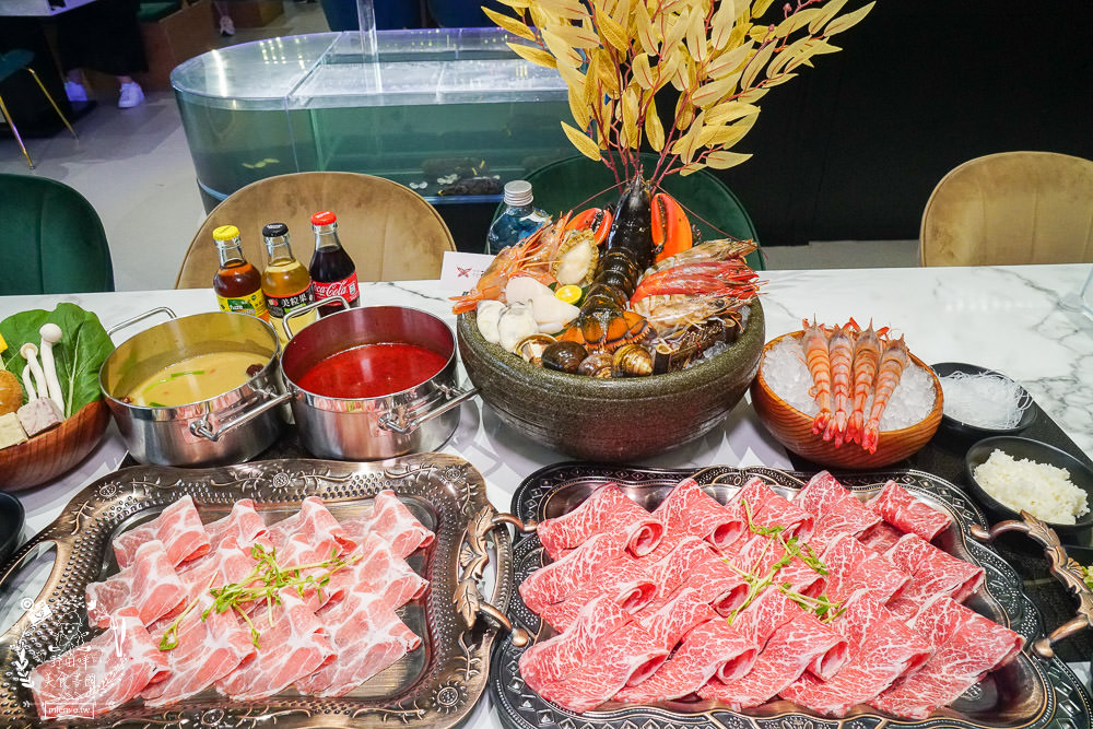 高雄[花花世界鍋物]超殺!滿6000送2000?絕美夢幻的南洋風裝潢!澎湃痛風的龍蝦海鮮套餐超無敵?