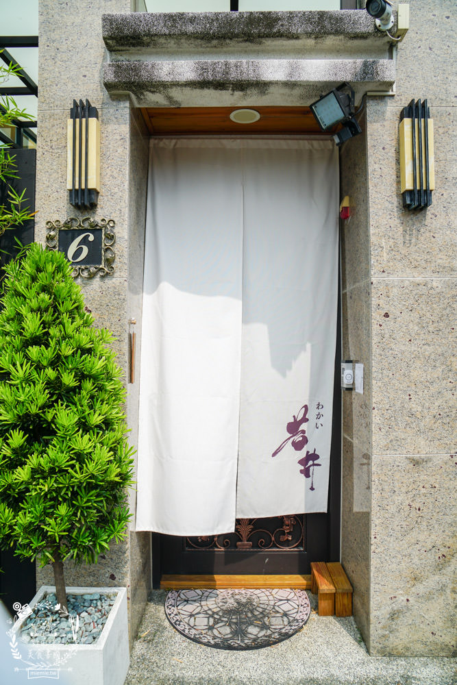 若井藝術WAKAI Arts|高雄超隱藏版一秒就能飛到京都的抹茶網美店?還有小畫廊可以欣賞?