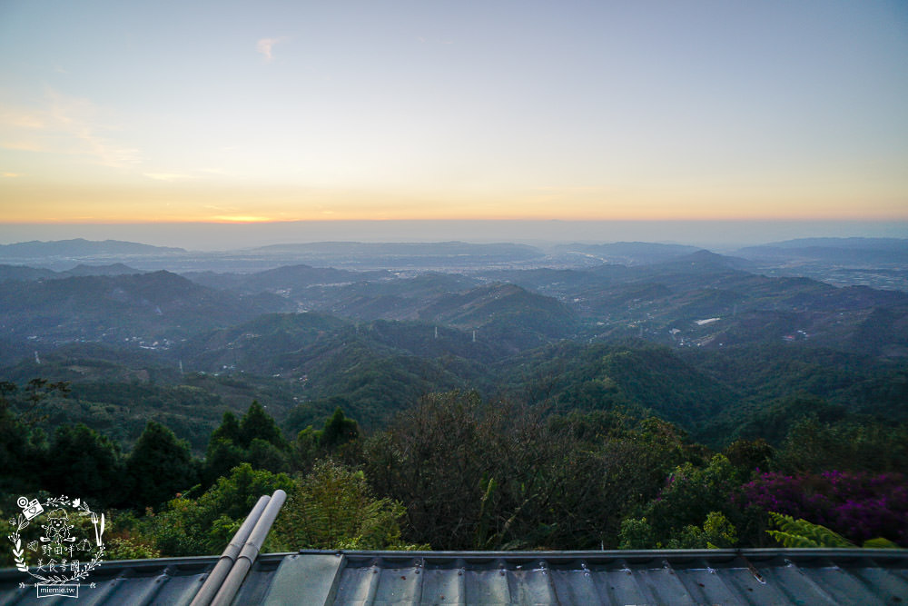 台中景觀住宿[若茵農場]第一名人氣秘境!浪漫夜景x絕美雲海x絢爛夕陽x蔚藍天空~超紓壓休閒景點