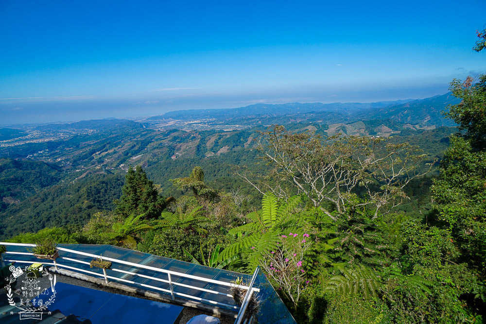 台中景觀住宿[若茵農場]第一名人氣秘境!浪漫夜景x絕美雲海x絢爛夕陽x蔚藍天空~超紓壓休閒景點