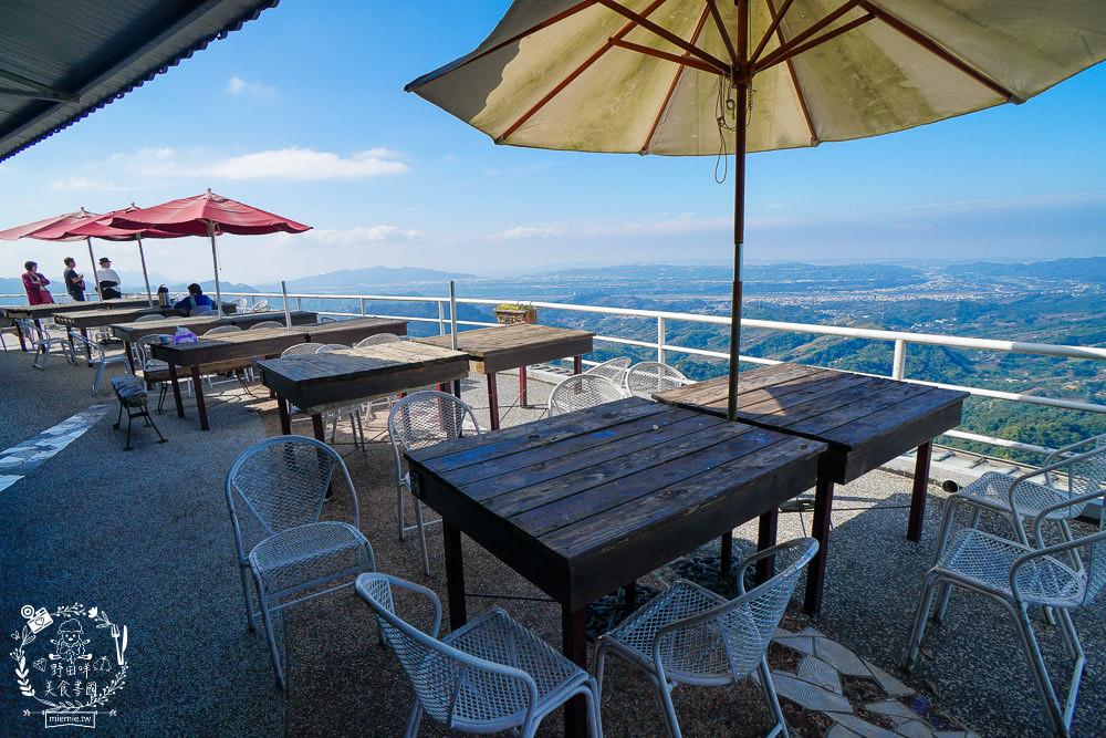 台中景觀住宿[若茵農場]第一名人氣秘境!浪漫夜景x絕美雲海x絢爛夕陽x蔚藍天空~超紓壓休閒景點