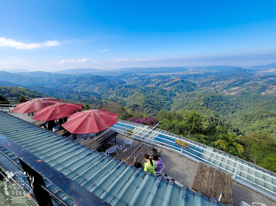 台中景觀住宿[若茵農場]第一名人氣秘境!浪漫夜景x絕美雲海x絢爛夕陽x蔚藍天空~超紓壓休閒景點