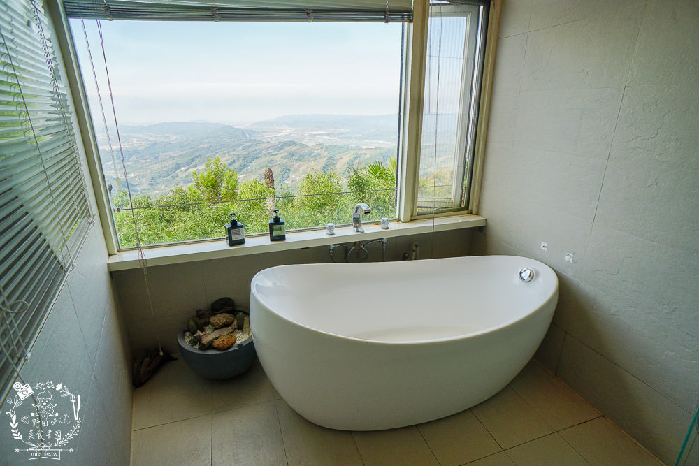 台中景觀住宿[若茵農場]第一名人氣秘境!浪漫夜景x絕美雲海x絢爛夕陽x蔚藍天空~超紓壓休閒景點