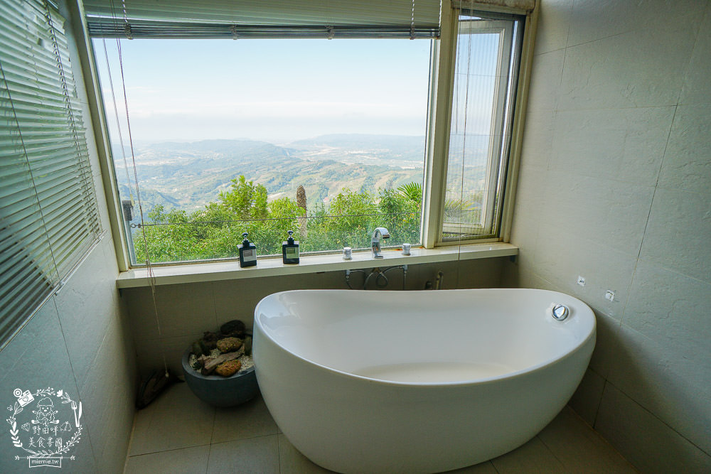 台中景觀住宿[若茵農場]第一名人氣秘境!浪漫夜景x絕美雲海x絢爛夕陽x蔚藍天空~超紓壓休閒景點