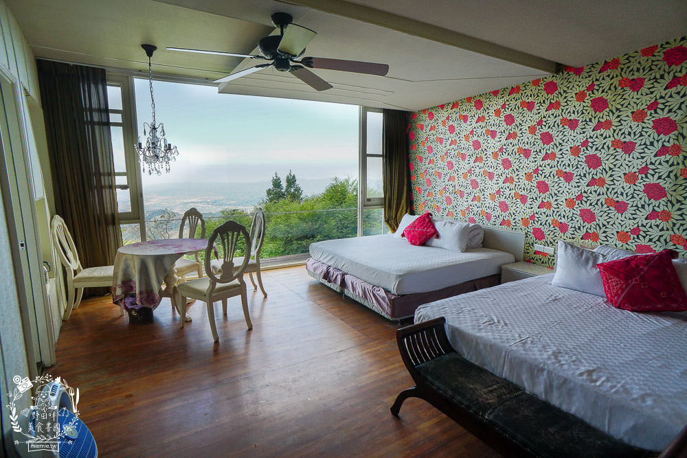 台中景觀住宿[若茵農場]第一名人氣秘境!浪漫夜景x絕美雲海x絢爛夕陽x蔚藍天空~超紓壓休閒景點