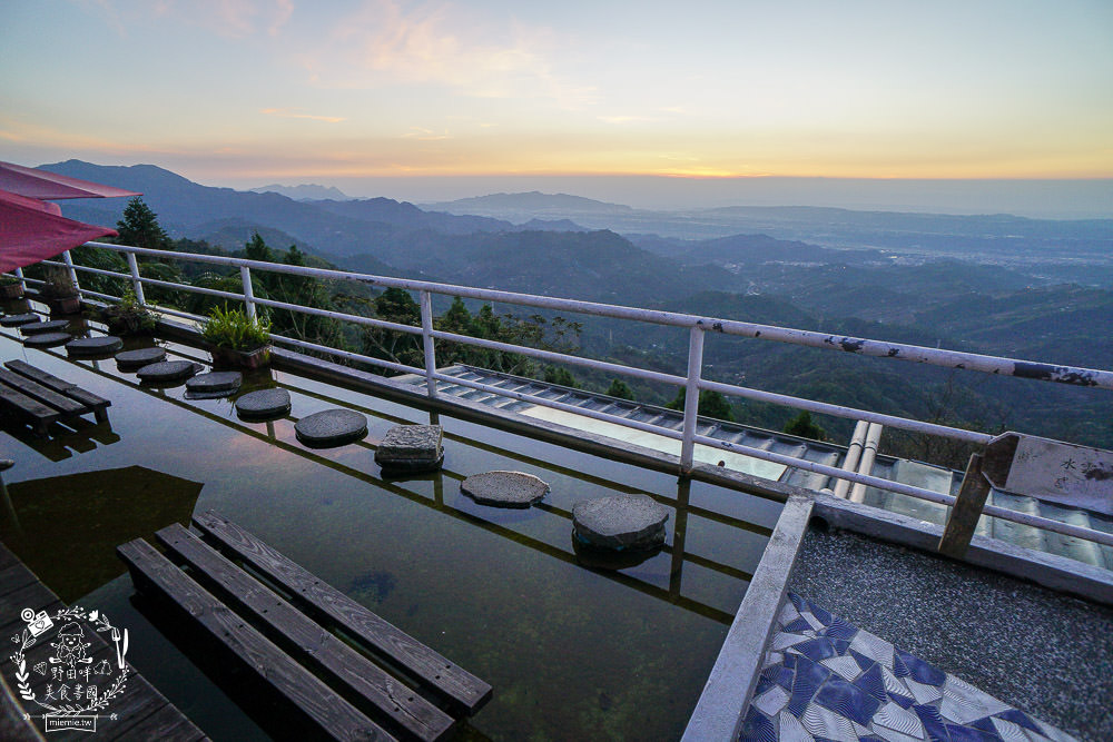台中景觀住宿[若茵農場]第一名人氣秘境!浪漫夜景x絕美雲海x絢爛夕陽x蔚藍天空~超紓壓休閒景點