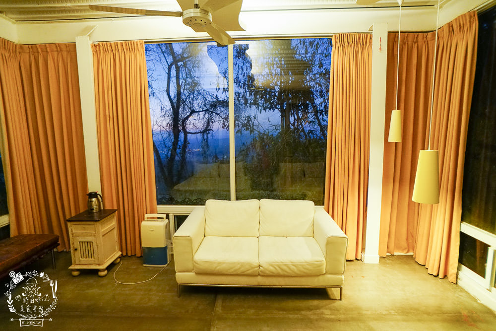 台中景觀住宿[若茵農場]第一名人氣秘境!浪漫夜景x絕美雲海x絢爛夕陽x蔚藍天空~超紓壓休閒景點