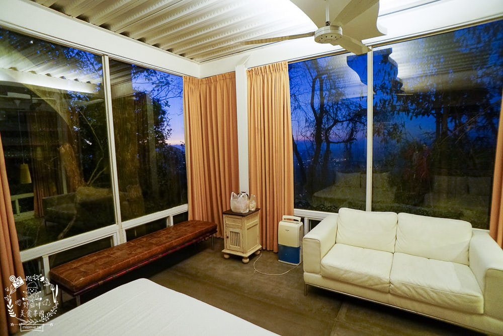 台中景觀住宿[若茵農場]第一名人氣秘境!浪漫夜景x絕美雲海x絢爛夕陽x蔚藍天空~超紓壓休閒景點