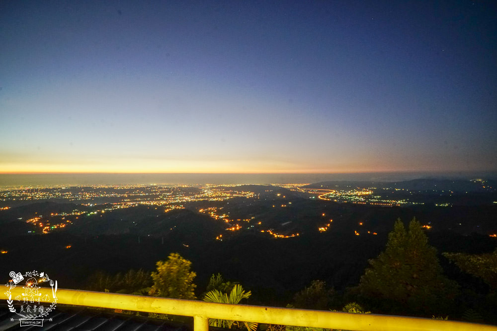 台中景觀住宿[若茵農場]第一名人氣秘境!浪漫夜景x絕美雲海x絢爛夕陽x蔚藍天空~超紓壓休閒景點