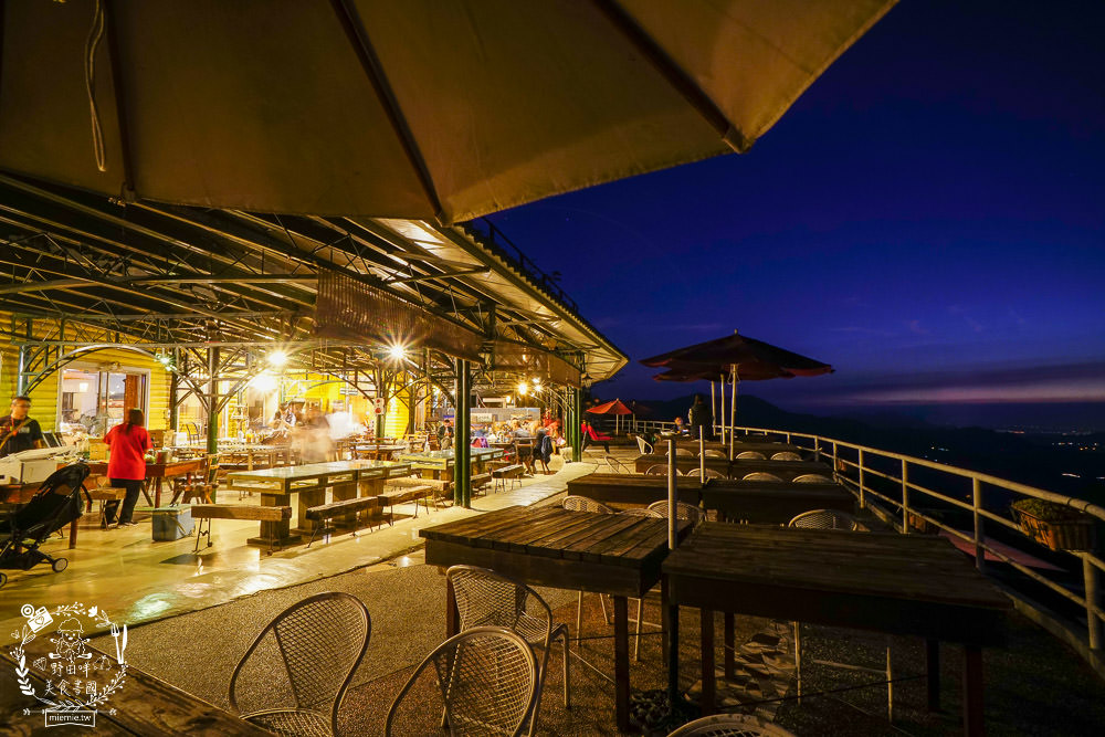 台中景觀住宿[若茵農場]第一名人氣秘境!浪漫夜景x絕美雲海x絢爛夕陽x蔚藍天空~超紓壓休閒景點