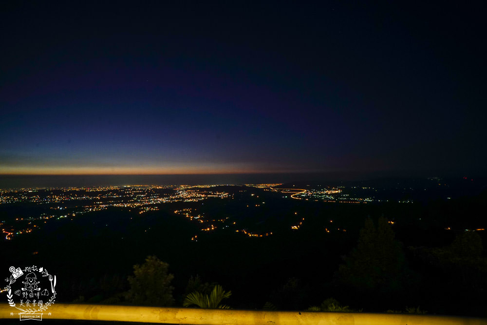 台中景觀住宿[若茵農場]第一名人氣秘境!浪漫夜景x絕美雲海x絢爛夕陽x蔚藍天空~超紓壓休閒景點