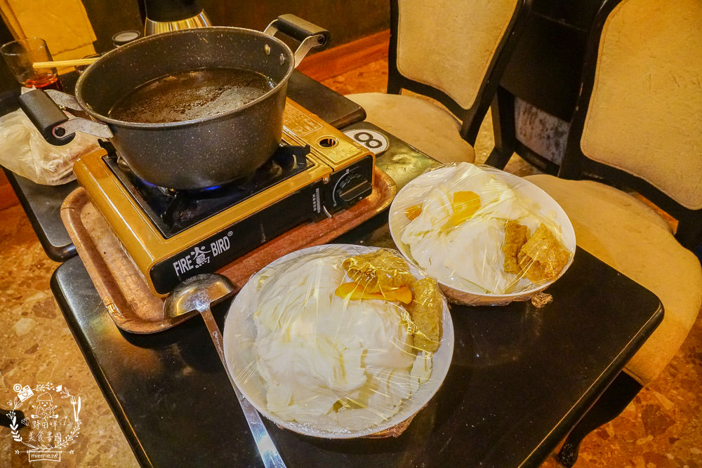 台中景觀住宿[若茵農場]第一名人氣秘境!浪漫夜景x絕美雲海x絢爛夕陽x蔚藍天空~超紓壓休閒景點