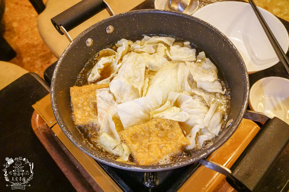 台中景觀住宿[若茵農場]第一名人氣秘境!浪漫夜景x絕美雲海x絢爛夕陽x蔚藍天空~超紓壓休閒景點