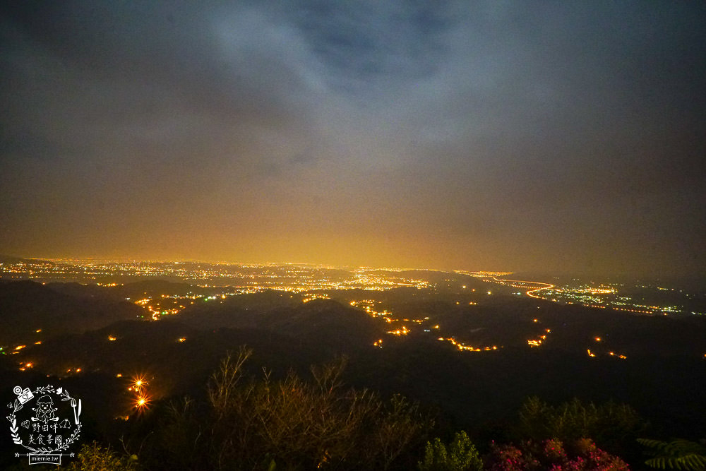 台中景觀住宿[若茵農場]第一名人氣秘境!浪漫夜景x絕美雲海x絢爛夕陽x蔚藍天空~超紓壓休閒景點
