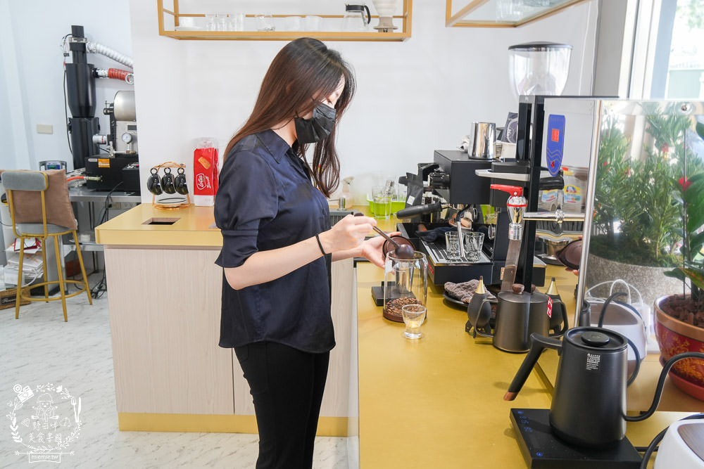 楠梓咖啡店推薦[荳琉咖啡]新開幕的輕奢風自家烘焙精品咖啡店!超正咖啡師還可以許願咖啡豆單!