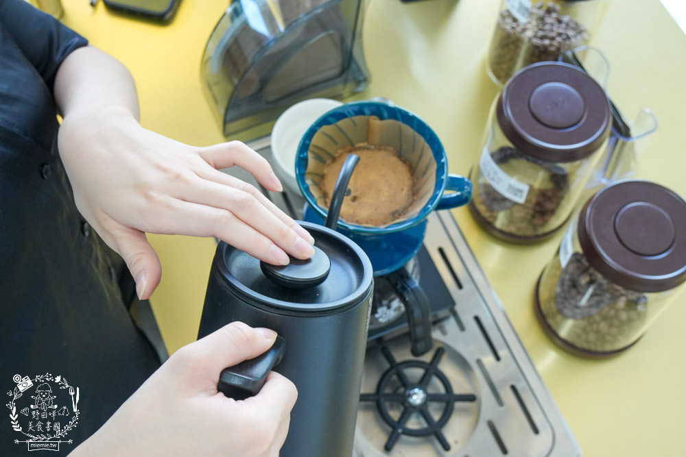 楠梓咖啡店推薦[荳琉咖啡]新開幕的輕奢風自家烘焙精品咖啡店!超正咖啡師還可以許願咖啡豆單!