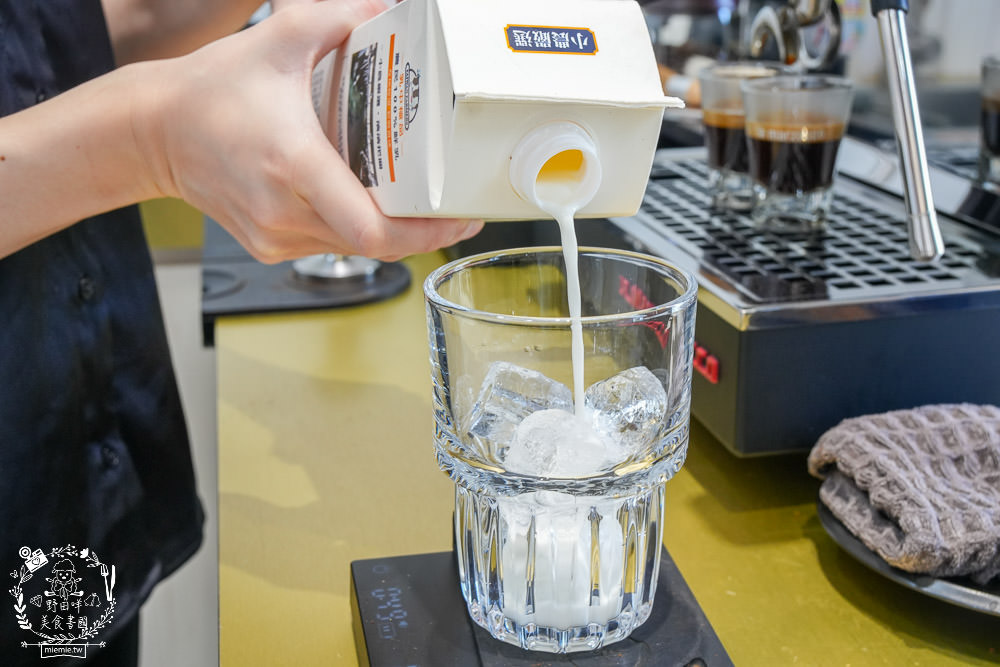 楠梓咖啡店推薦[荳琉咖啡]新開幕的輕奢風自家烘焙精品咖啡店!超正咖啡師還可以許願咖啡豆單!