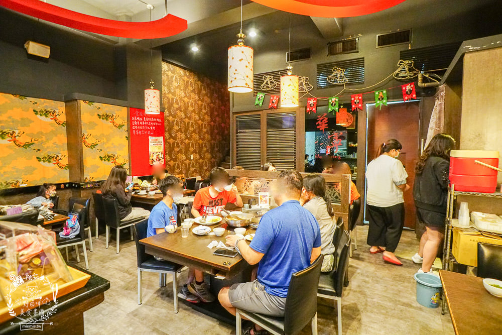 高雄[華寧麻辣鍋]營業14年的超人氣麻辣鍋店!滿1000送美國和牛+打卡送大肉盤?壽星打卡享22公分大草蝦超值優惠?