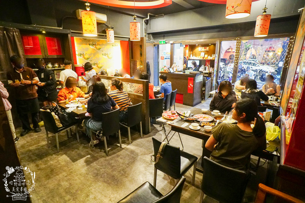 高雄[華寧麻辣鍋]營業14年的超人氣麻辣鍋店!滿1000送美國和牛+打卡送大肉盤?壽星打卡享22公分大草蝦超值優惠?