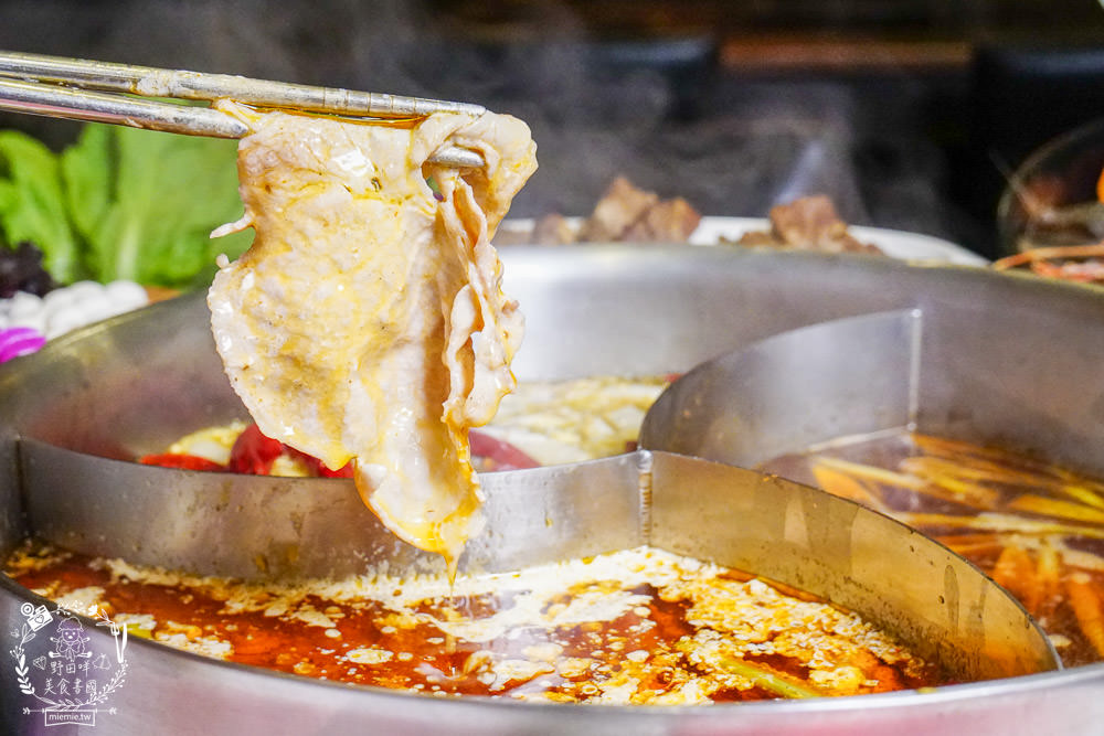 高雄[華寧麻辣鍋]營業14年的超人氣麻辣鍋店!滿1000送美國和牛+打卡送大肉盤?壽星打卡享22公分大草蝦超值優惠?