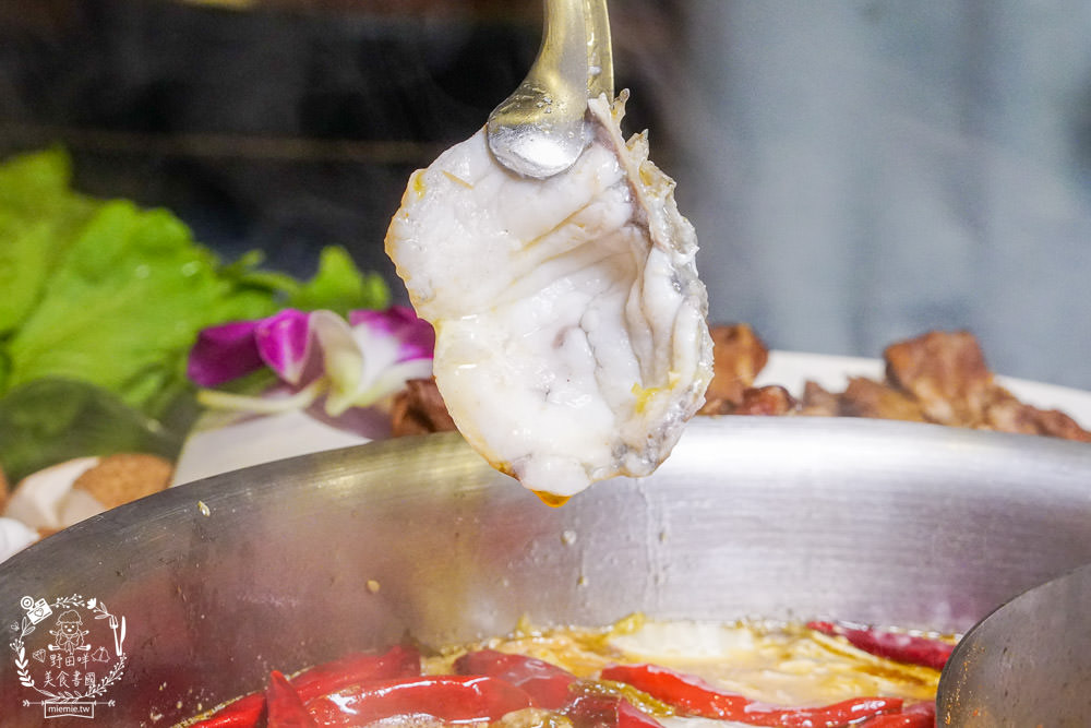 高雄[華寧麻辣鍋]營業14年的超人氣麻辣鍋店!滿1000送美國和牛+打卡送大肉盤?壽星打卡享22公分大草蝦超值優惠?