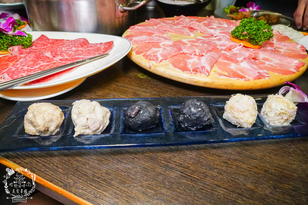 高雄[華寧麻辣鍋]營業14年的超人氣麻辣鍋店!滿1000送美國和牛+打卡送大肉盤?壽星打卡享22公分大草蝦超值優惠?