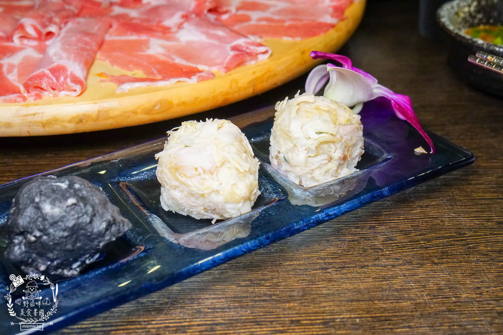 高雄[華寧麻辣鍋]營業14年的超人氣麻辣鍋店!滿1000送美國和牛+打卡送大肉盤?壽星打卡享22公分大草蝦超值優惠?