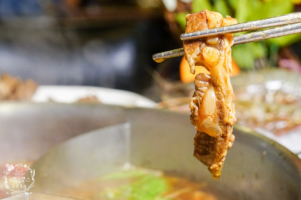 高雄[華寧麻辣鍋]營業14年的超人氣麻辣鍋店!滿1000送美國和牛+打卡送大肉盤?壽星打卡享22公分大草蝦超值優惠?