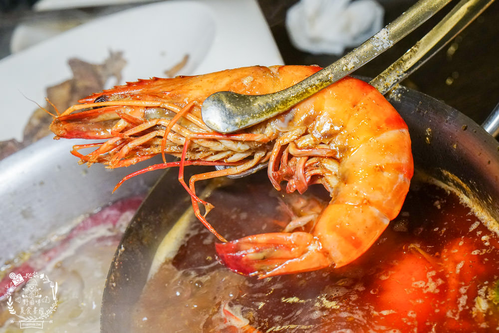 高雄[華寧麻辣鍋]營業14年的超人氣麻辣鍋店!滿1000送美國和牛+打卡送大肉盤?壽星打卡享22公分大草蝦超值優惠?