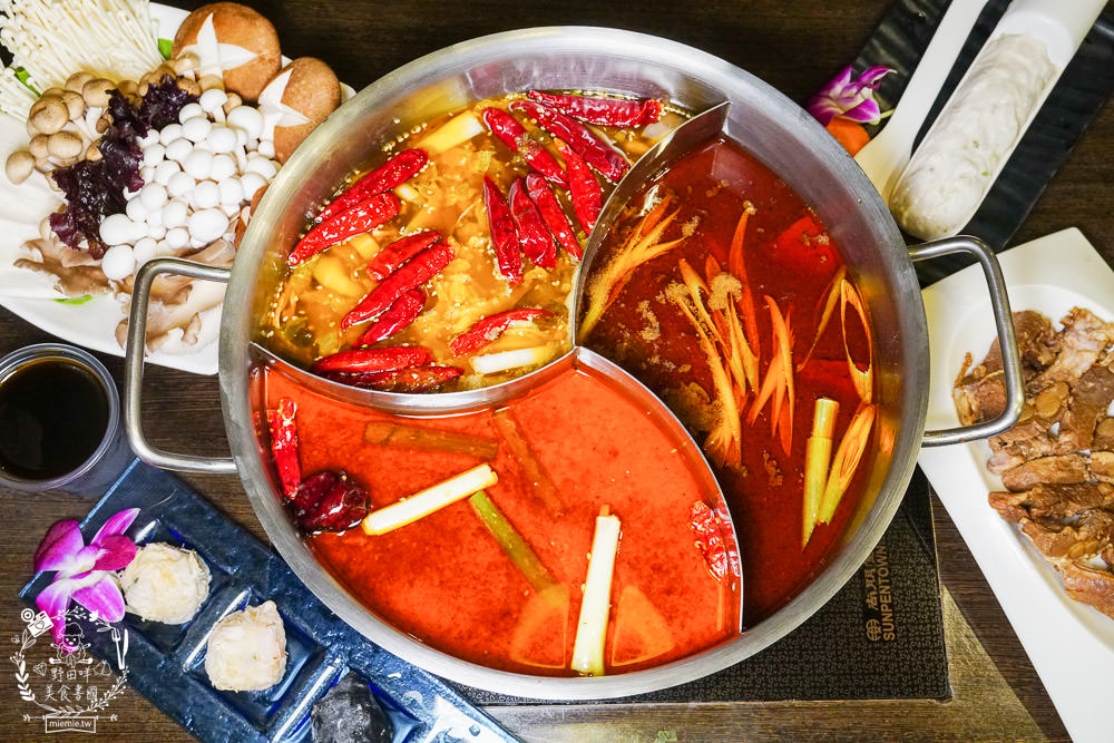 高雄[華寧麻辣鍋]營業14年的超人氣麻辣鍋店!滿1000送美國和牛+打卡送大肉盤?壽星打卡享22公分大草蝦超值優惠?