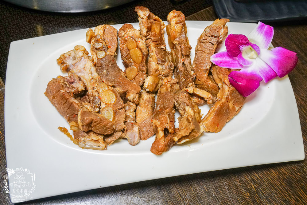 高雄[華寧麻辣鍋]營業14年的超人氣麻辣鍋店!滿1000送美國和牛+打卡送大肉盤?壽星打卡享22公分大草蝦超值優惠?