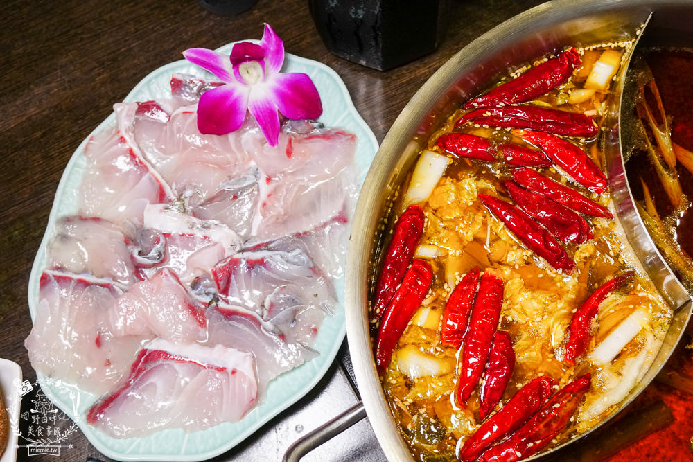 高雄[華寧麻辣鍋]營業14年的超人氣麻辣鍋店!滿1000送美國和牛+打卡送大肉盤?壽星打卡享22公分大草蝦超值優惠?