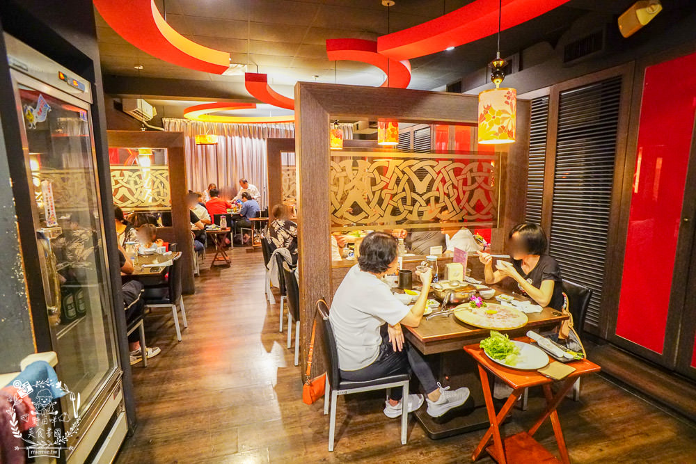高雄[華寧麻辣鍋]營業14年的超人氣麻辣鍋店!滿1000送美國和牛+打卡送大肉盤?壽星打卡享22公分大草蝦超值優惠?