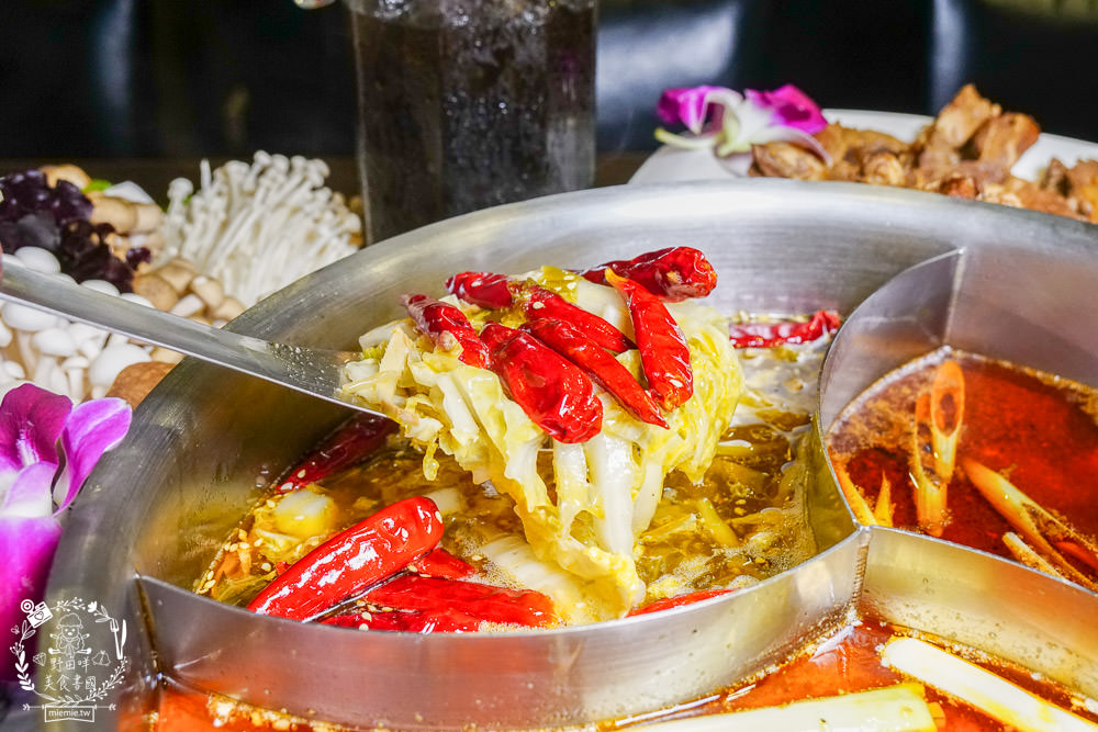 高雄[華寧麻辣鍋]營業14年的超人氣麻辣鍋店!滿1000送美國和牛+打卡送大肉盤?壽星打卡享22公分大草蝦超值優惠?