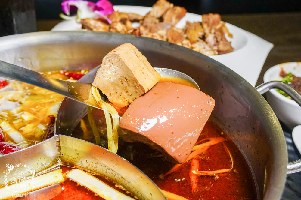 高雄[華寧麻辣鍋]營業14年的超人氣麻辣鍋店!滿1000送美國和牛+打卡送大肉盤?壽星打卡享22公分大草蝦超值優惠?