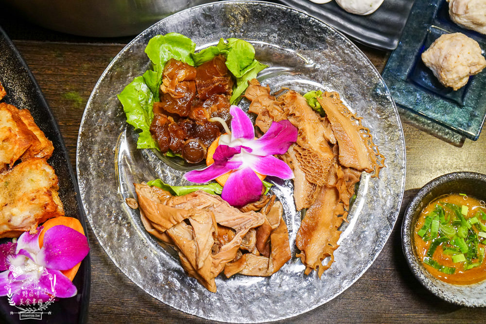 高雄[華寧麻辣鍋]營業14年的超人氣麻辣鍋店!滿1000送美國和牛+打卡送大肉盤?壽星打卡享22公分大草蝦超值優惠?