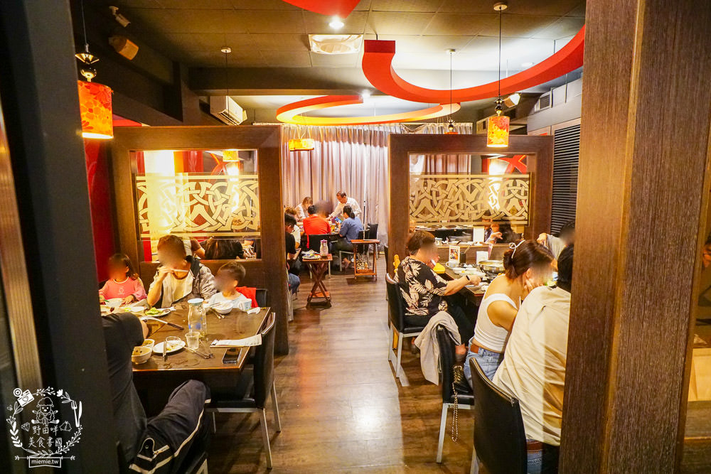 高雄[華寧麻辣鍋]營業14年的超人氣麻辣鍋店!滿1000送美國和牛+打卡送大肉盤?壽星打卡享22公分大草蝦超值優惠?