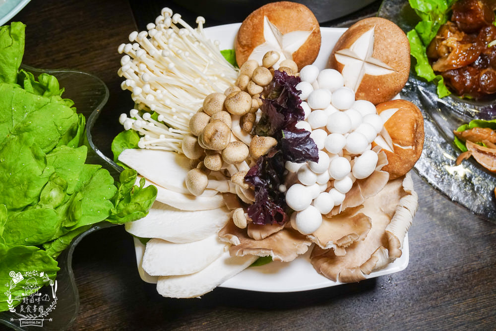 高雄[華寧麻辣鍋]營業14年的超人氣麻辣鍋店!滿1000送美國和牛+打卡送大肉盤?壽星打卡享22公分大草蝦超值優惠?