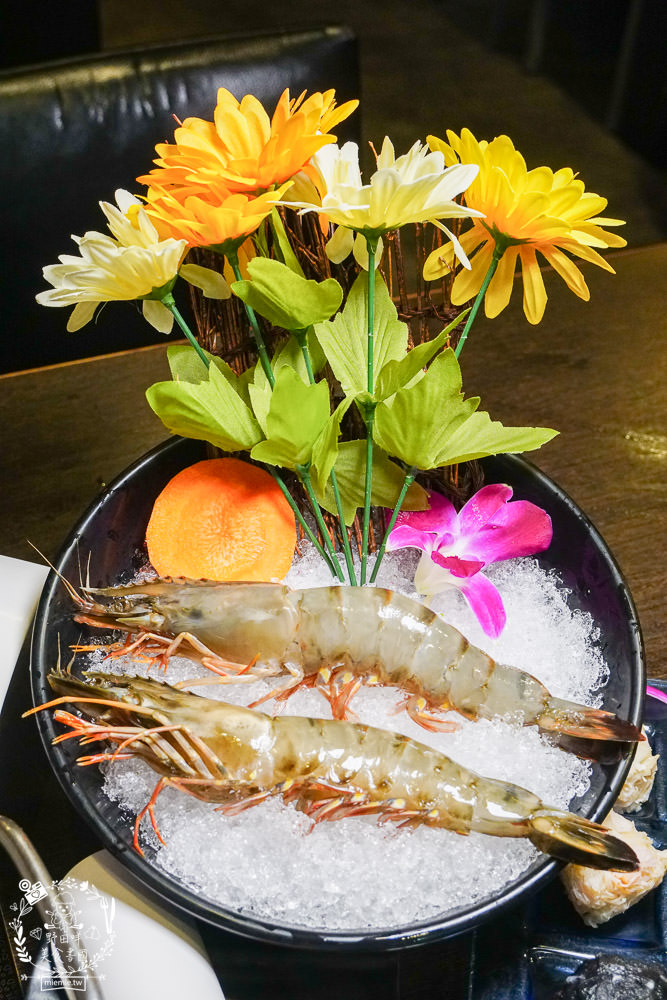 高雄[華寧麻辣鍋]營業14年的超人氣麻辣鍋店!滿1000送美國和牛+打卡送大肉盤?壽星打卡享22公分大草蝦超值優惠?
