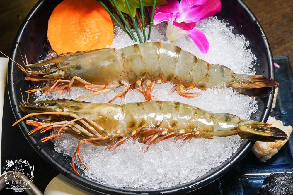 高雄[華寧麻辣鍋]營業14年的超人氣麻辣鍋店!滿1000送美國和牛+打卡送大肉盤?壽星打卡享22公分大草蝦超值優惠?