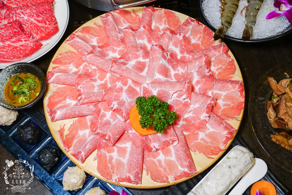 高雄[華寧麻辣鍋]營業14年的超人氣麻辣鍋店!滿1000送美國和牛+打卡送大肉盤?壽星打卡享22公分大草蝦超值優惠?