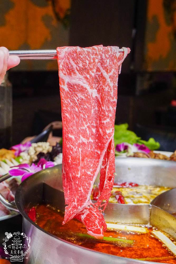 高雄[華寧麻辣鍋]營業14年的超人氣麻辣鍋店!滿1000送美國和牛+打卡送大肉盤?壽星打卡享22公分大草蝦超值優惠?
