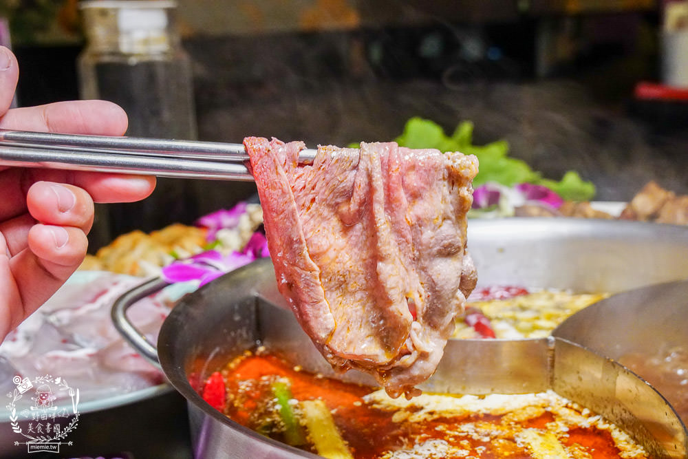 高雄[華寧麻辣鍋]營業14年的超人氣麻辣鍋店!滿1000送美國和牛+打卡送大肉盤?壽星打卡享22公分大草蝦超值優惠?