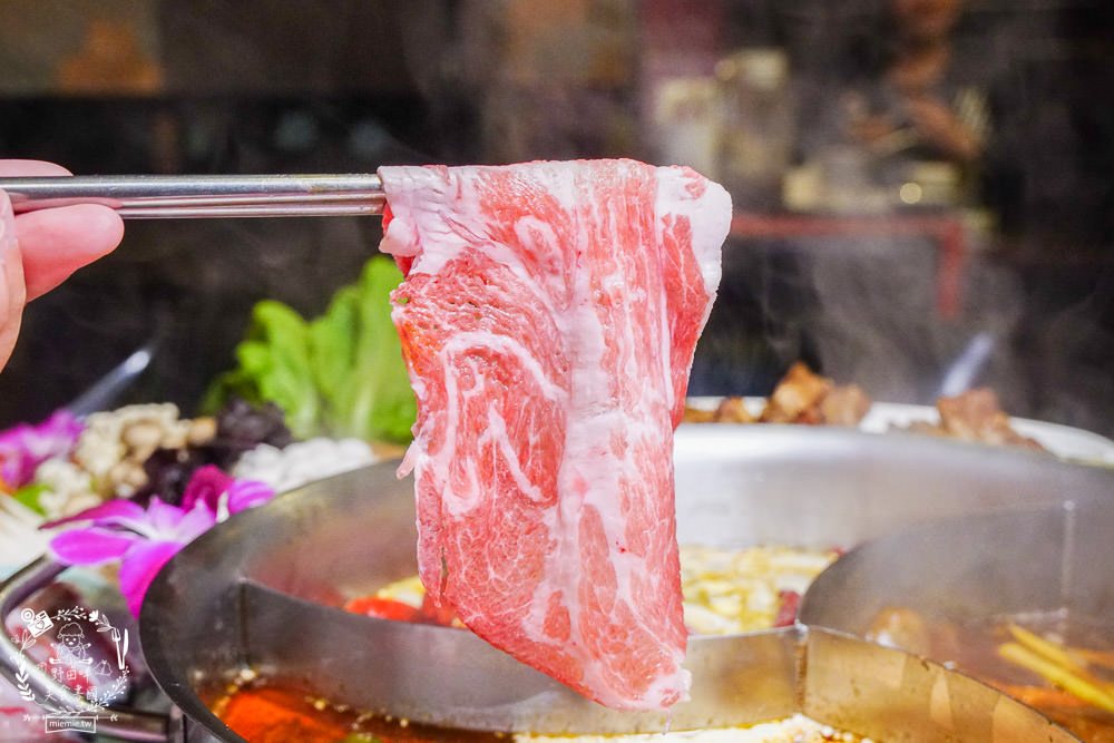 高雄[華寧麻辣鍋]營業14年的超人氣麻辣鍋店!滿1000送美國和牛+打卡送大肉盤?壽星打卡享22公分大草蝦超值優惠?